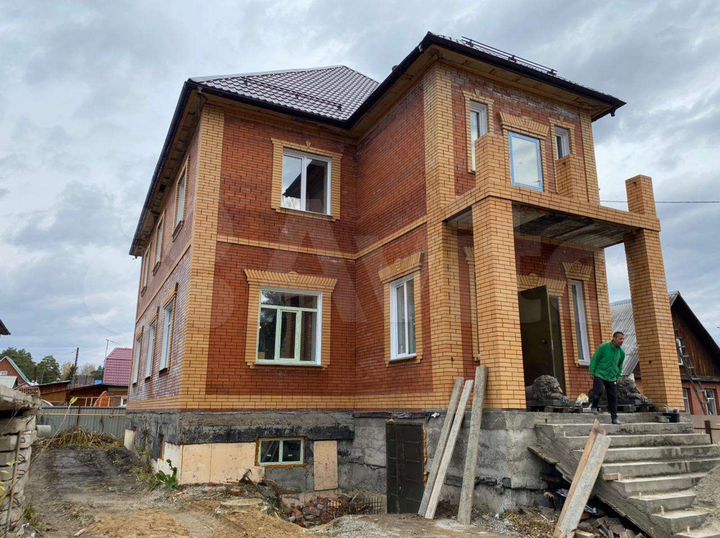 Дом 200 м² на участке 8 сот.