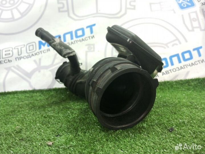 Патрубок воздушного фильтра Kia Mohave HM D6EA