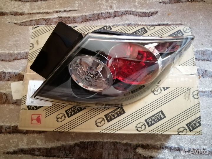 Новый фонарь задний наружный правый mazda 3