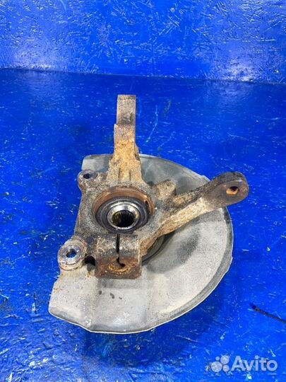 Кулак поворотный передний правый Mitsubishi