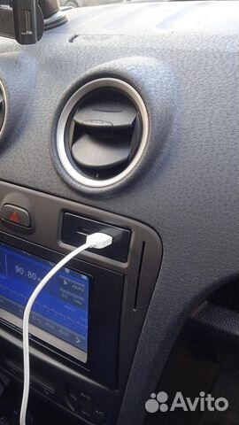 USB зарядное 2*2А в монетницу Ford Fusion/FiestaV