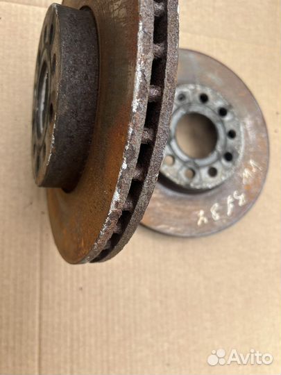 Передние тормозные диски VW Golf 6