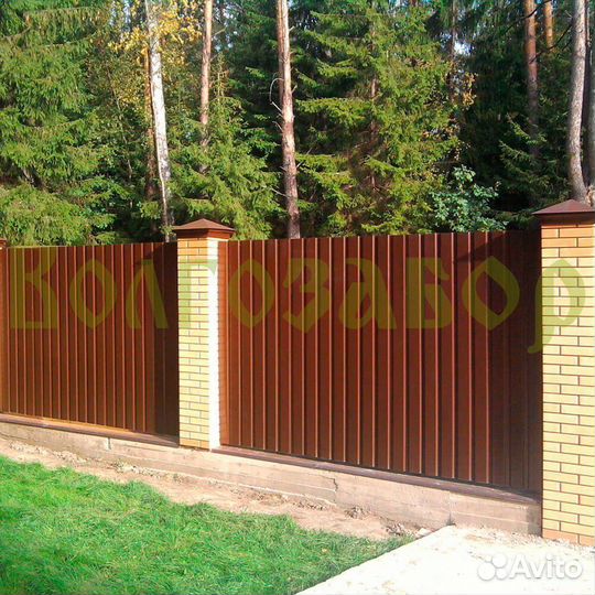 Забор из кирпича и профнастила в Суровикине