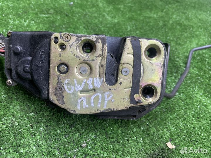 Замок передний правый Mazda Capella GW8W