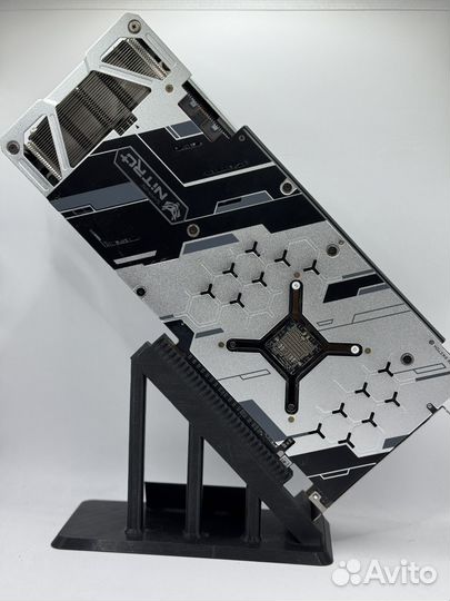 Sapphire nitro+ RX 5700XT SE 8G