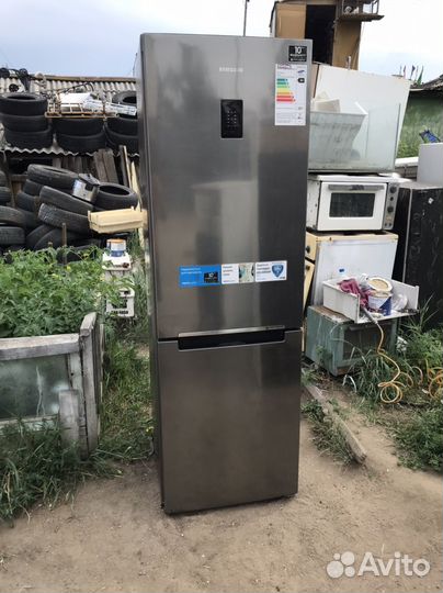 Холодильник Samsung