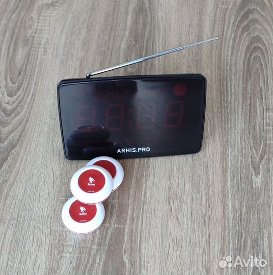 Кнпока вызова официанта и табло отображения вызова