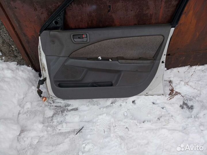 Дверь правая передняя тойота Корона премио