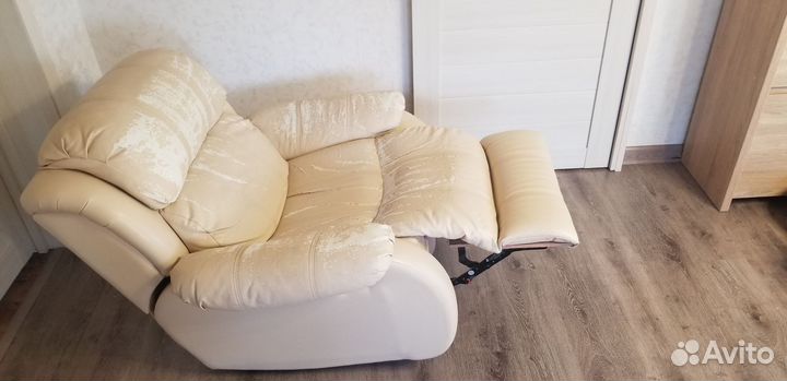 Кресло кожаное (recliner)