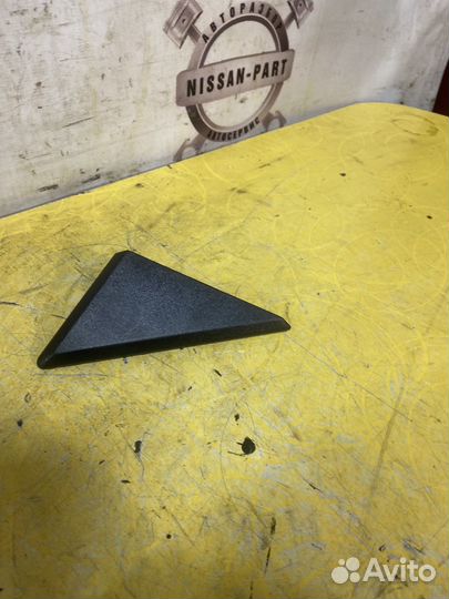 Chevrolet camaro 6 заглушкой над зеркалом левая