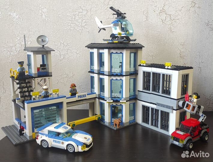 Lego City Конструктор Полицейский участок 60141