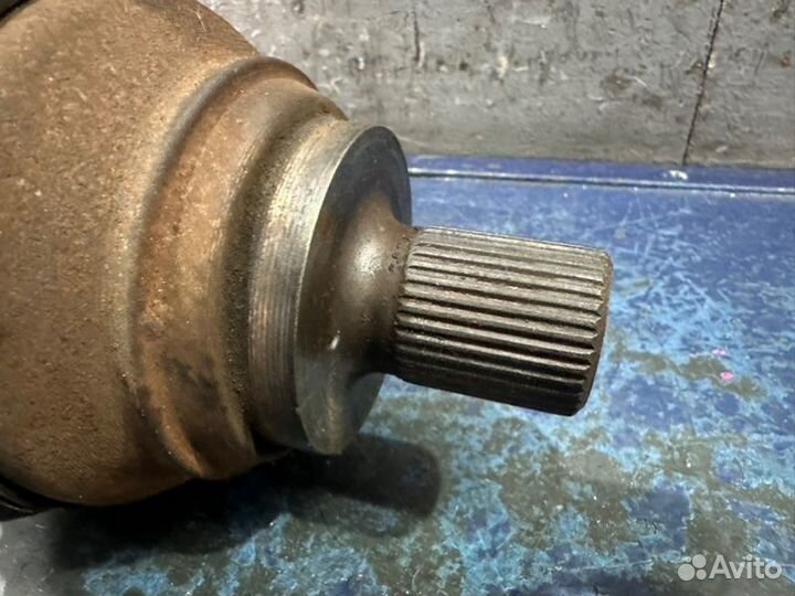 Привод передний левый Volkswagen Passat B6 BZB