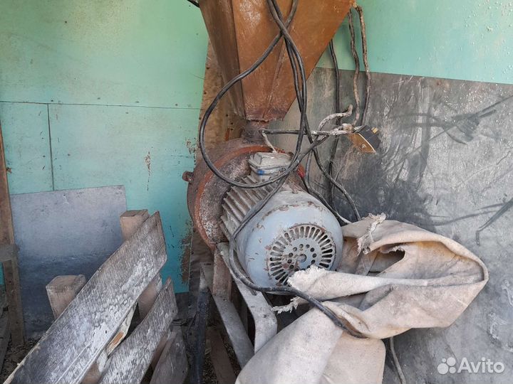 Мельница для зерна бу