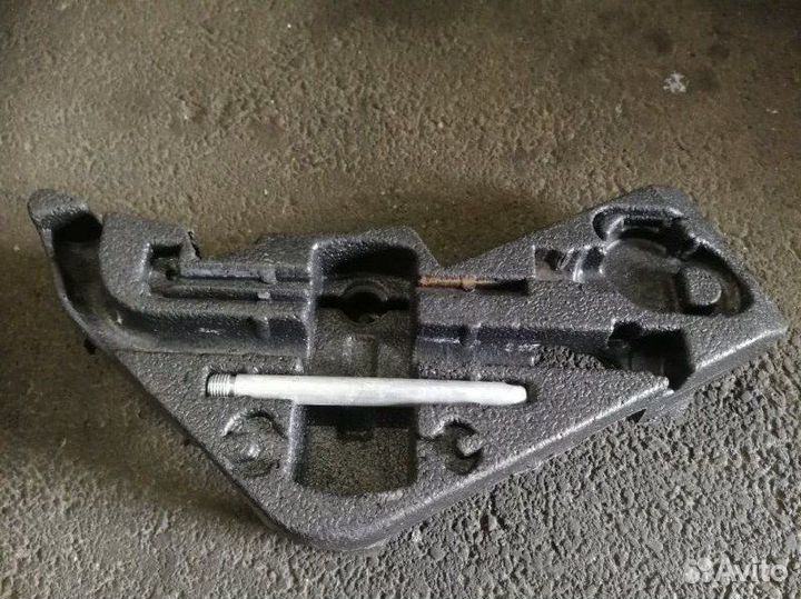 Ящик для инструментов задний Volkswagen Touareg