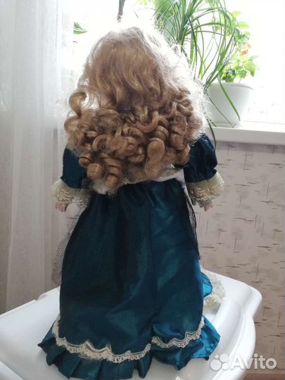 Кукла фарфоровая коллекционная