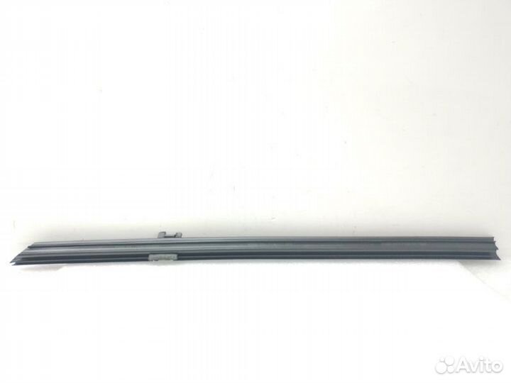Уплотнитель стекла двери задний правый Bmw