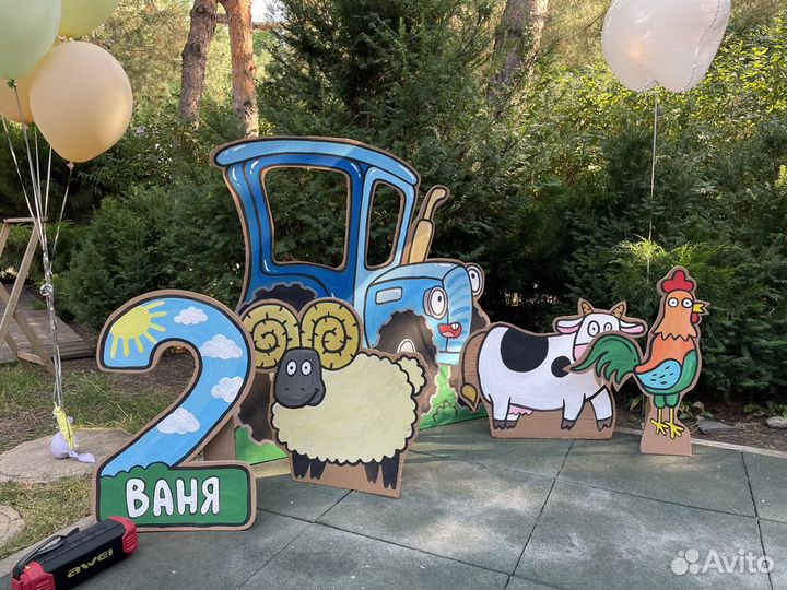 Фотозона продажа ростовые фигуры синий трактор