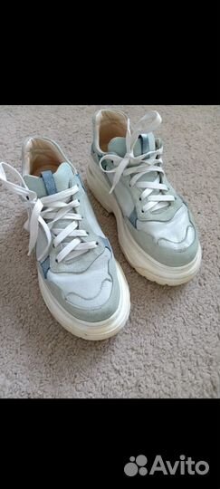 Кроссовки женские 38