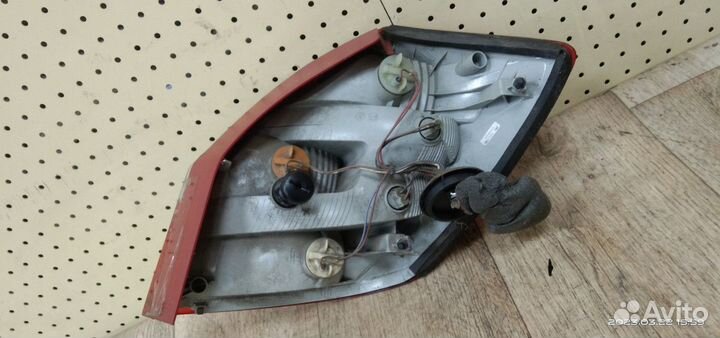 Фонарь задний наружный Skoda Fabia