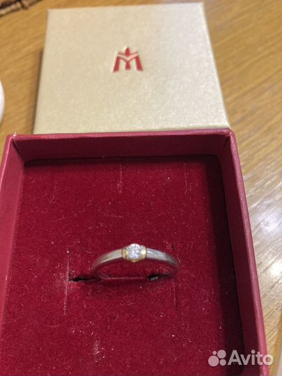 Золотое кольцо с бриллиантом