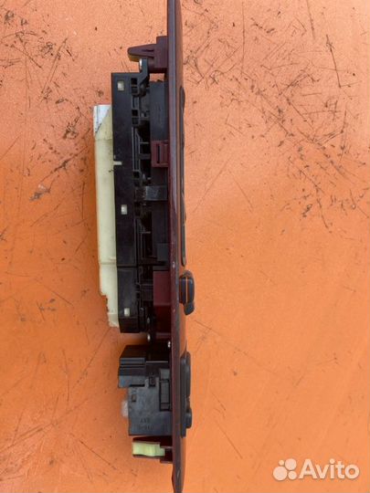 Блок управления стеклоподъемниками передний левый