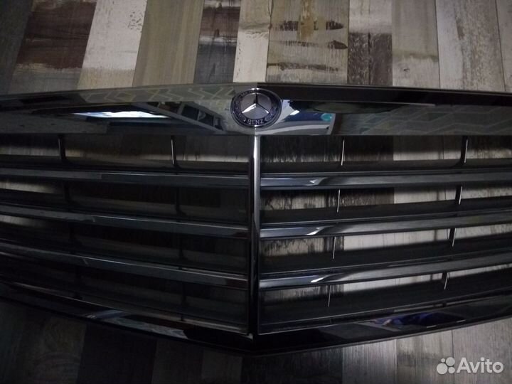 Решетка радиатор Мерседес W204. новая оригинал