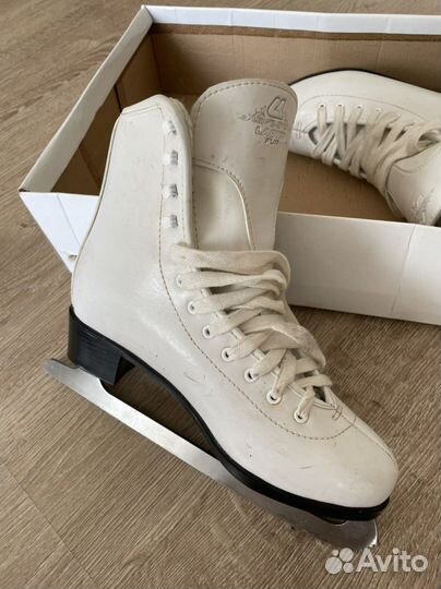 Женские фигурные коньки