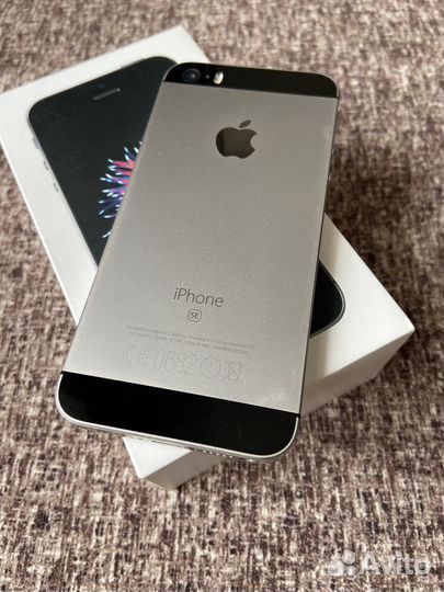 Телефон iPhone 5SE