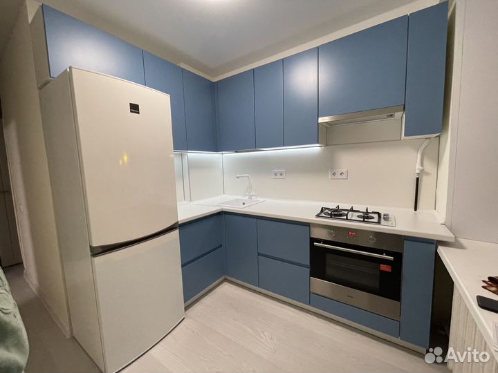 Кухонный гарнитур. Угловая кухня без ручек ксп:169