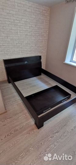 Кровать двухспальная с матрасом