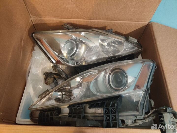 Передние фары оригинальные lexus is250 XE20