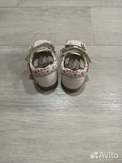 Сандалии для девочки