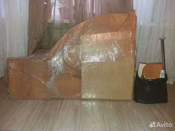 Компьютерный стол-стенка