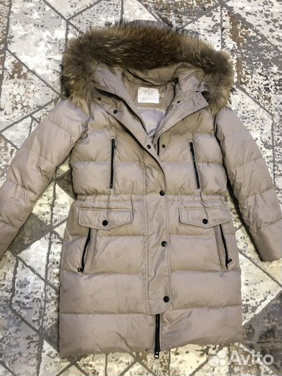 Пуховик женский размер М. Наполнитель пух