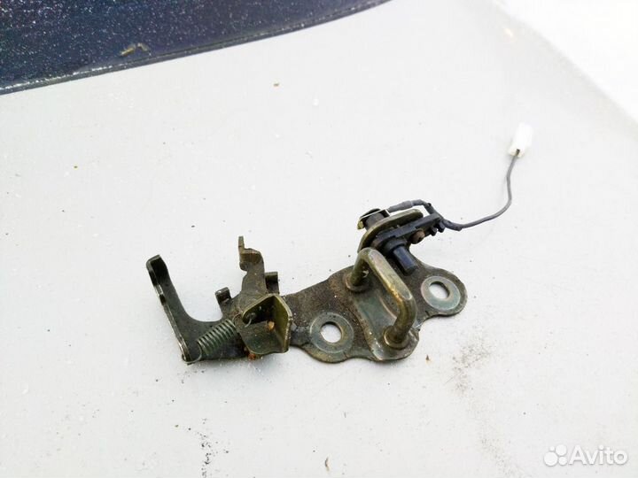 Замок и защелка багажника Кия Спектра