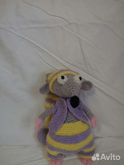 Крыса вязаная в пижамке