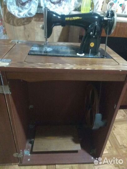 Швейная машина тумба