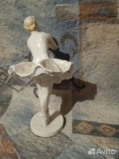 Статуэтка фарфор