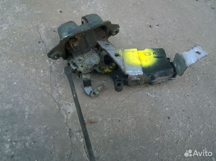 Замок багажника subaru outback bg 1998