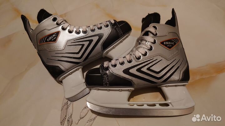 Коньки хоккейные CCM детские 39 размер