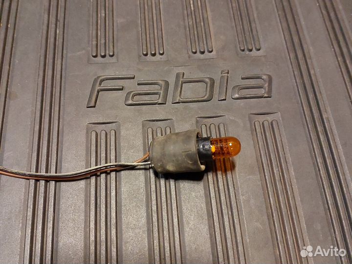 Патрон лампы повторителя поворота 161949111