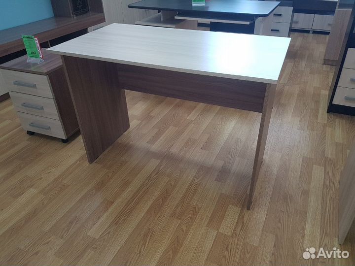 Письменный стол