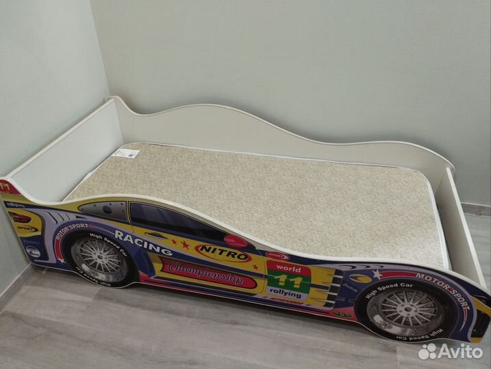 Детская кровать машинка с матрасом бу