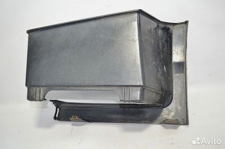 Корпус нижней подножки пластиковый, правый volvo F