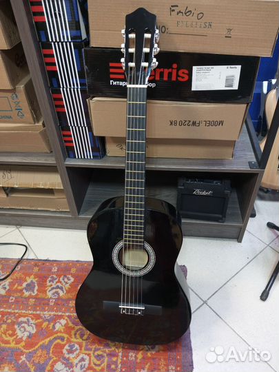 Классическая гитара черная с дефектом