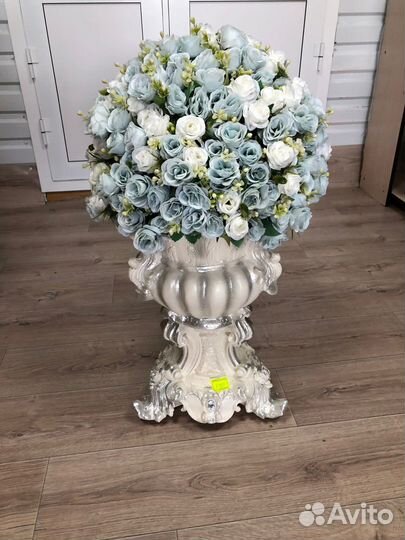 Декоративный букет в гипсовой вазе