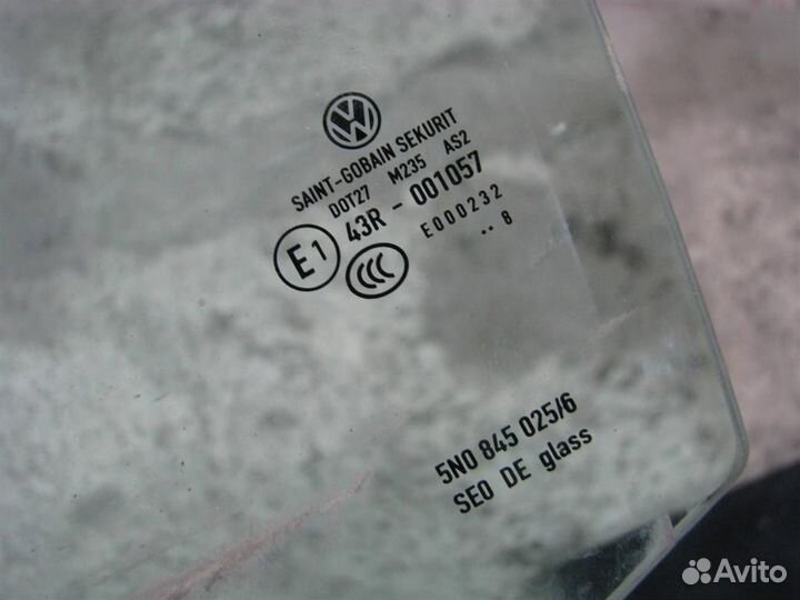 Стекло двери задней левой VW Tiguan 2007-2011