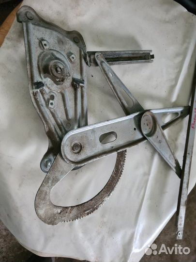 Стеклоподъемник передний левый Renault Fluence