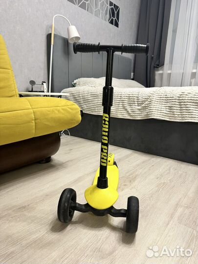 Самокат трехколесный