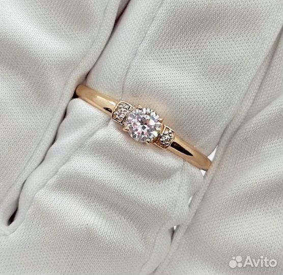 Золотое кольцо с камнем 18р